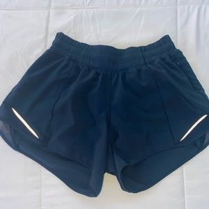 lululemon true navy hotty hot short